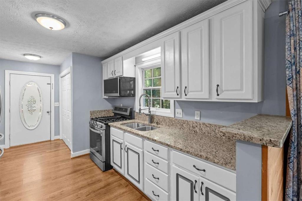9021 Lakeview Parkway Property Photo 7