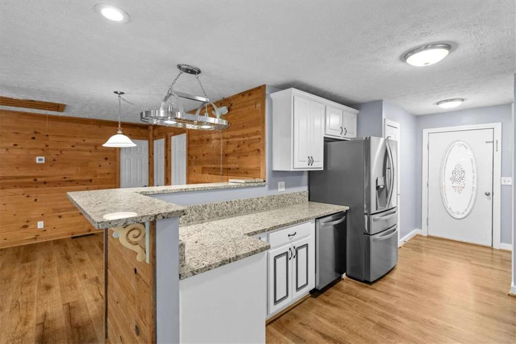 9021 Lakeview Parkway Property Photo 8
