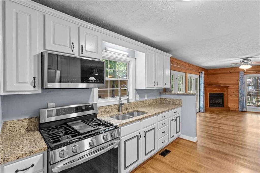 9021 Lakeview Parkway Property Photo 9