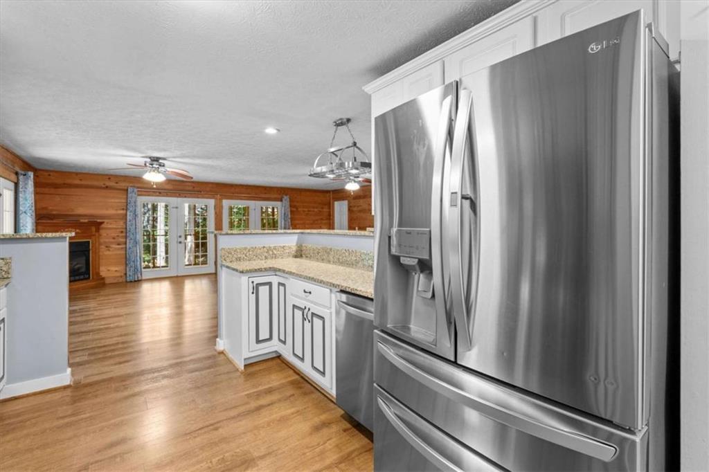 9021 Lakeview Parkway Property Photo 10