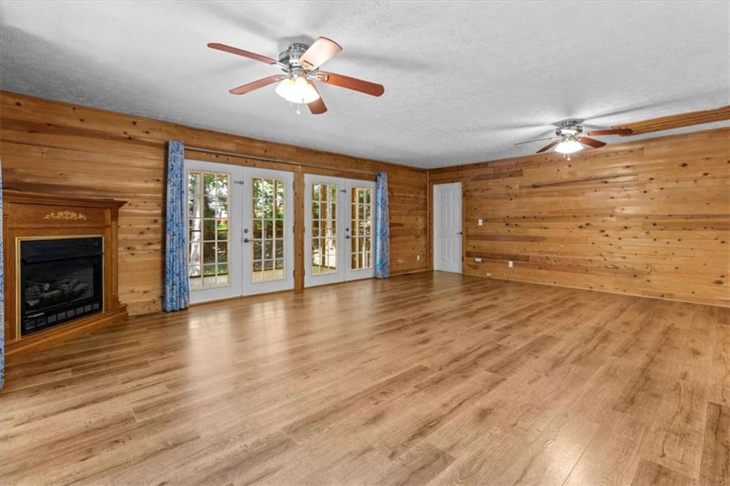 9021 Lakeview Parkway Property Photo 11
