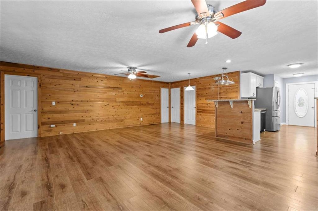9021 Lakeview Parkway Property Photo 12