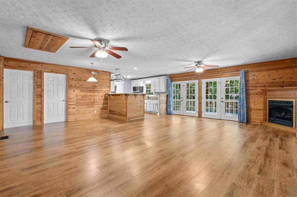 9021 Lakeview Parkway Property Photo 13