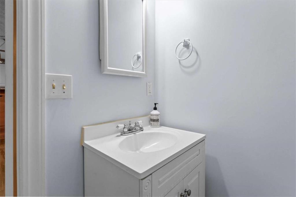 9021 Lakeview Parkway Property Photo 24