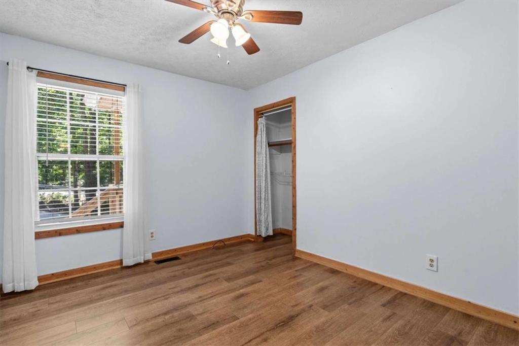 9021 Lakeview Parkway Property Photo 25