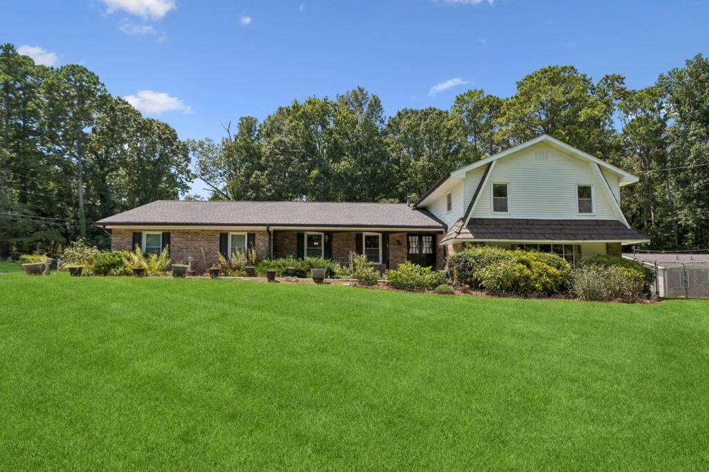 212 Simpson Drive Ne Property Photo 1