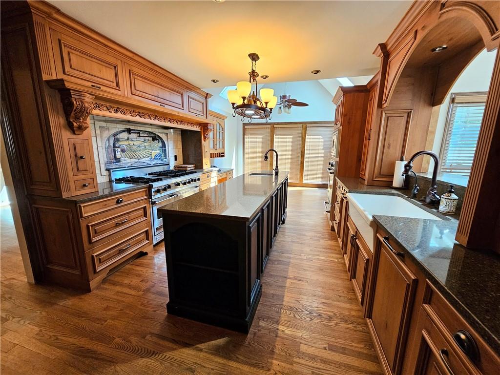 7824929 Property Photo 3