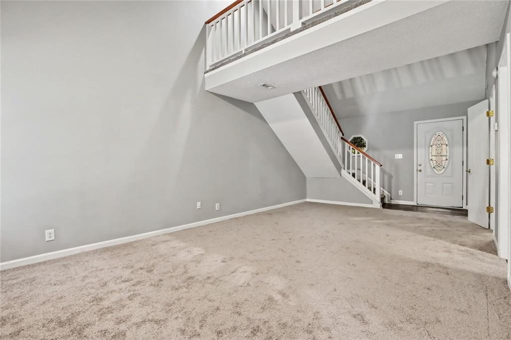 384 Lakeridge Court Property Photo 2