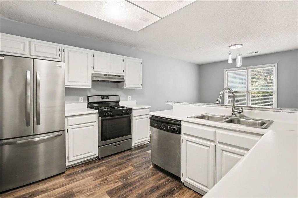 384 Lakeridge Court Property Photo 8