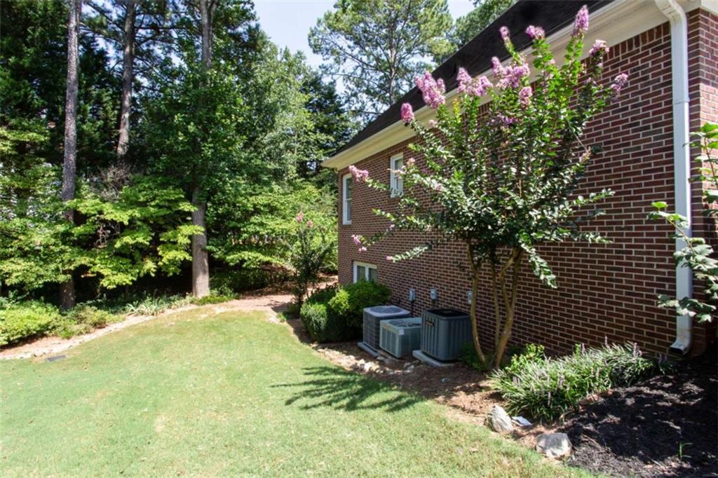 885 Rose Brook Drive Property Photo 5