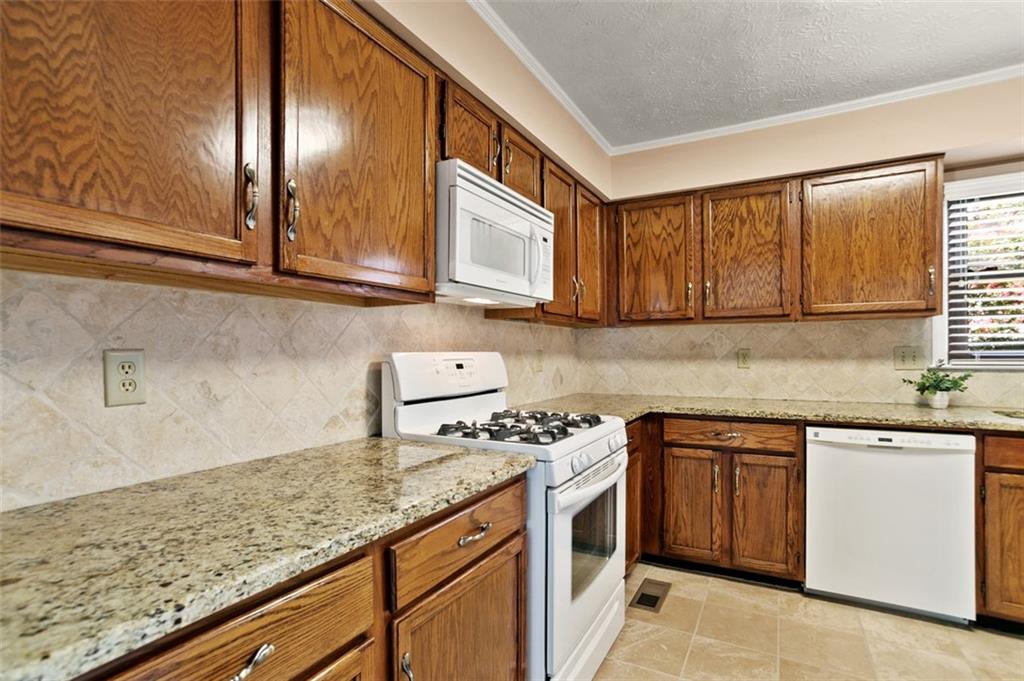 2209 Concord Square Ne Property Photo 9