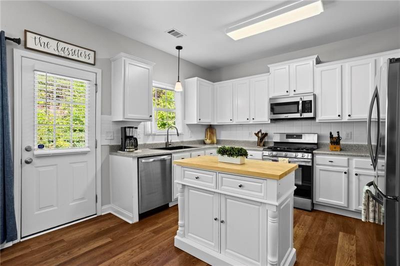 3922 Walnut Grove Way Property Photo 11