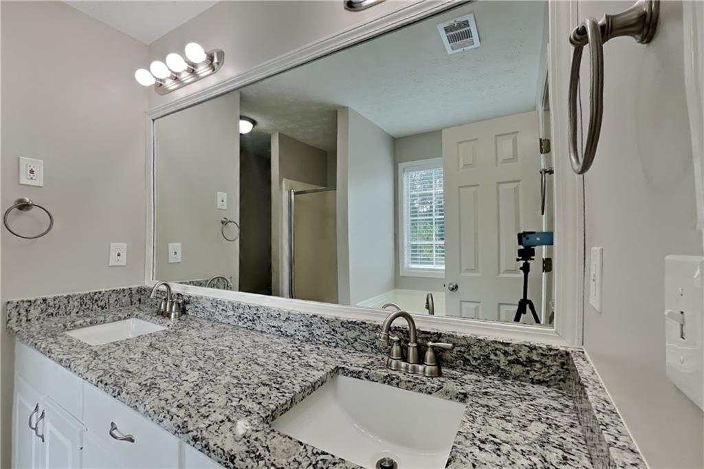 2048 Glen Hope Trace Property Photo 10