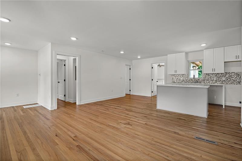 1993 Penelope Street Nw Property Photo 9