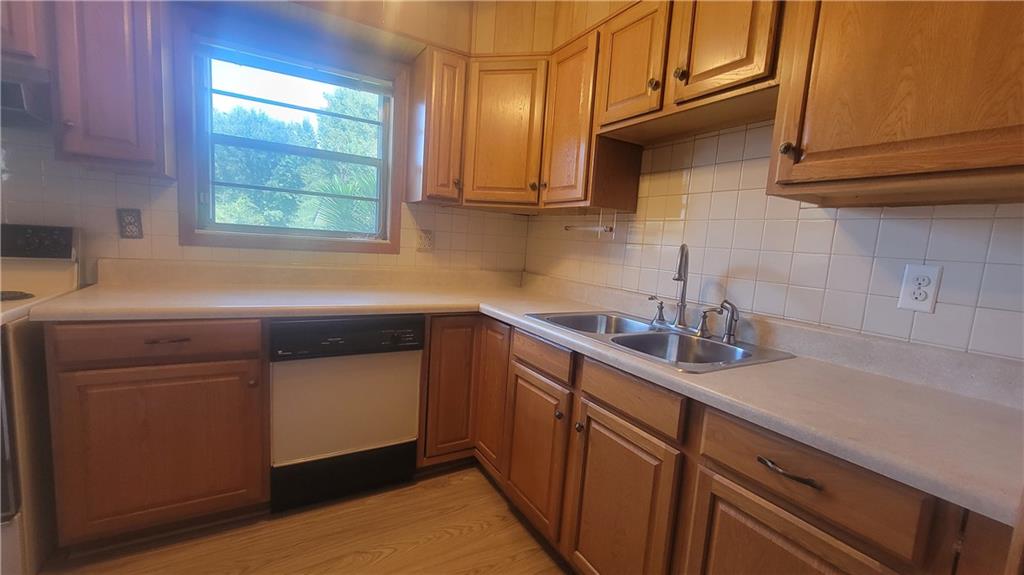 5921 John Street Property Photo 5