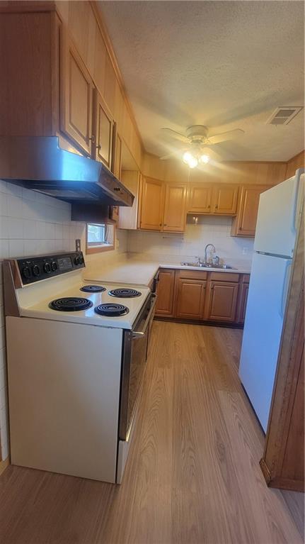 5921 John Street Property Photo 8