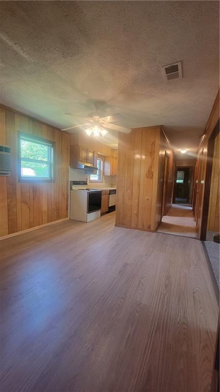 5921 John Street Property Photo 9