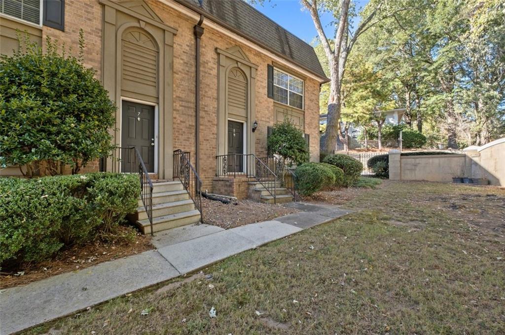 6980 Roswell Road Unit A8 Property Photo 1
