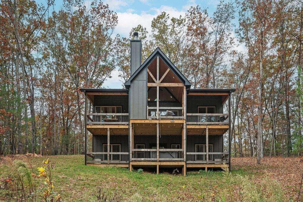 284 Lees Ride Property Photo 1