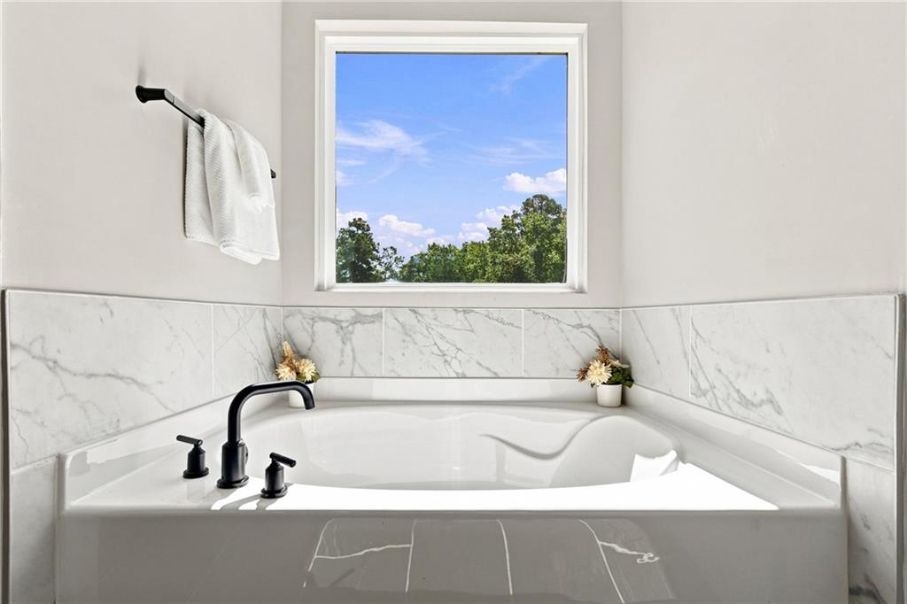 136 Ledgemont Way Property Photo 8