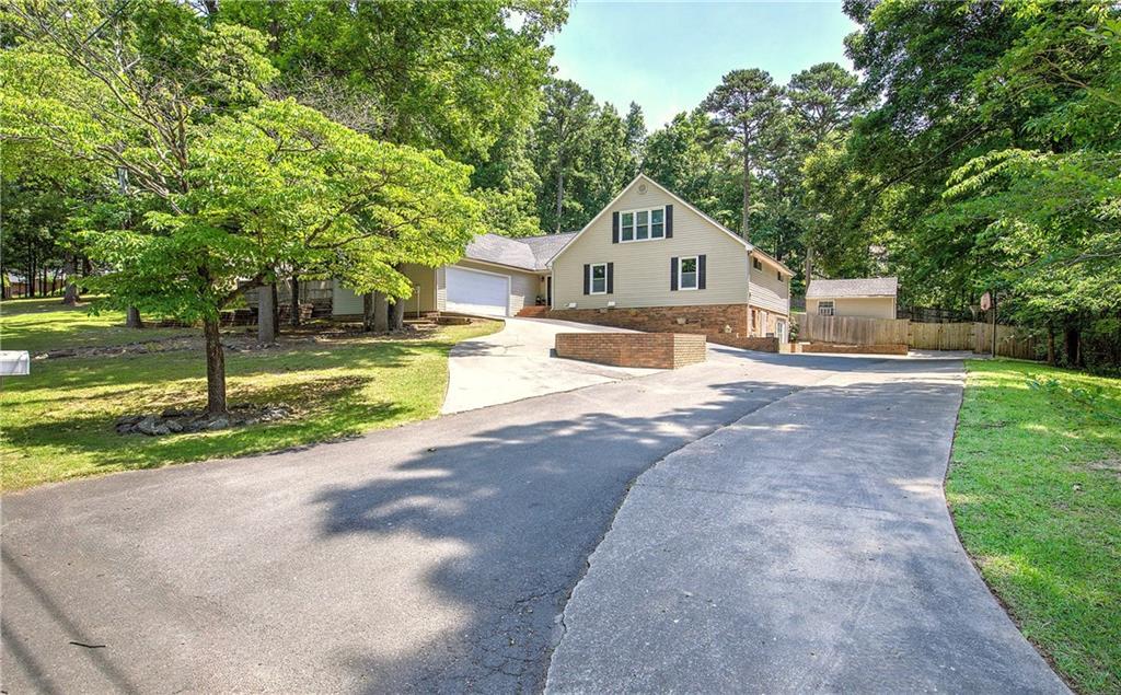 224 Shadowood Drive Se Property Photo 2