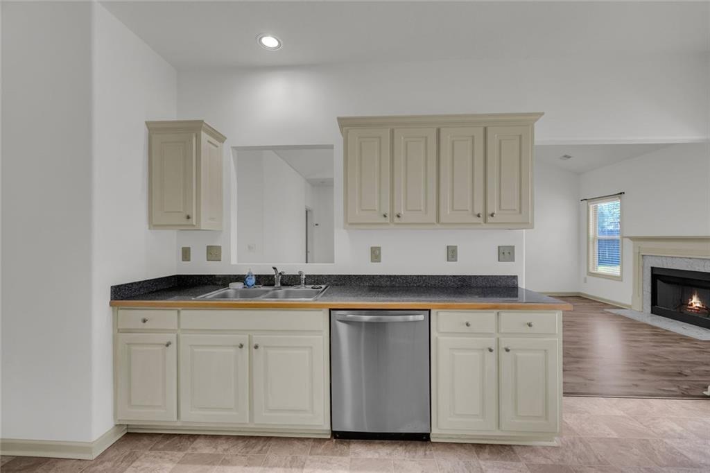 1412 Silvergate Way Property Photo 15