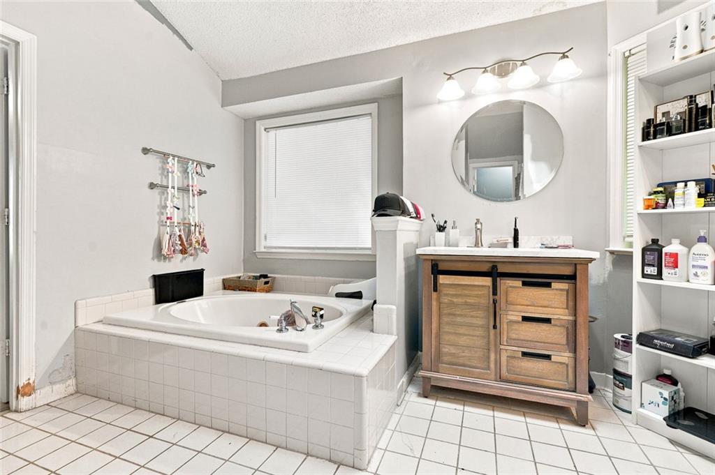 300 Leigh Kay Drive Property Photo 25