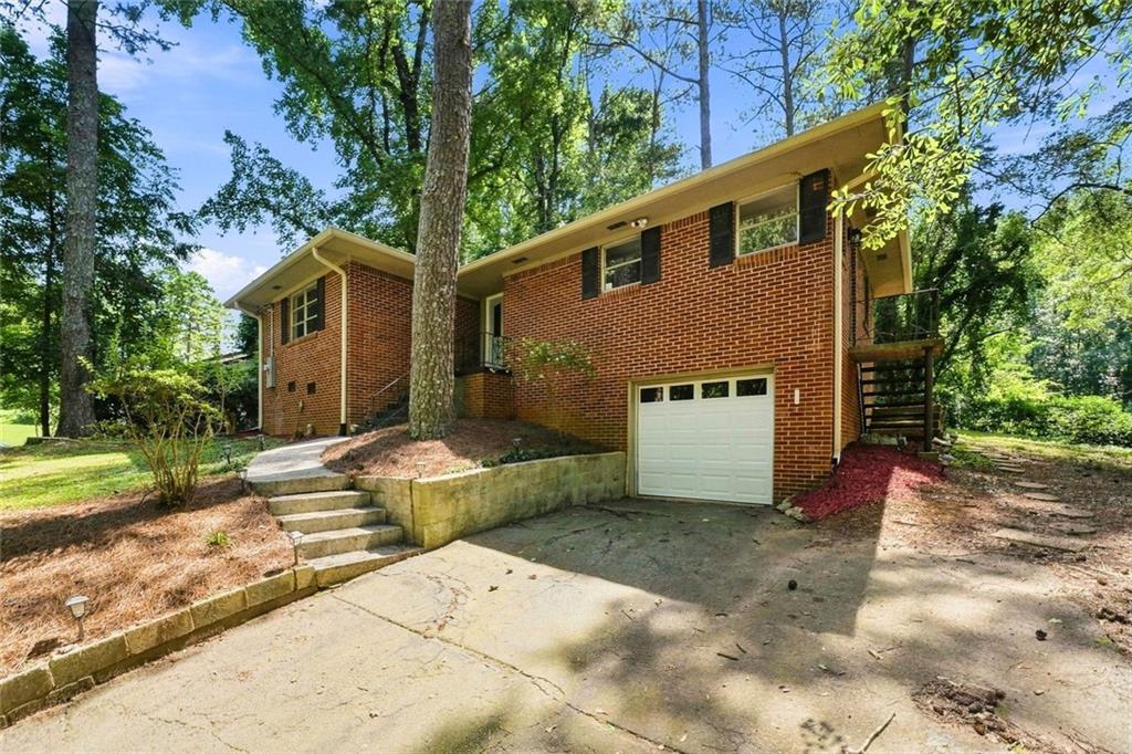 128 Dickson Court Property Photo 1