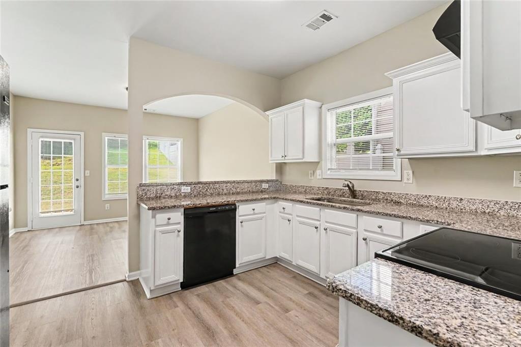 6892 Grand Hickory Drive Property Photo 3