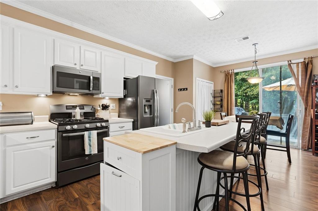 306 Chamberlyn Lane Property Photo 8