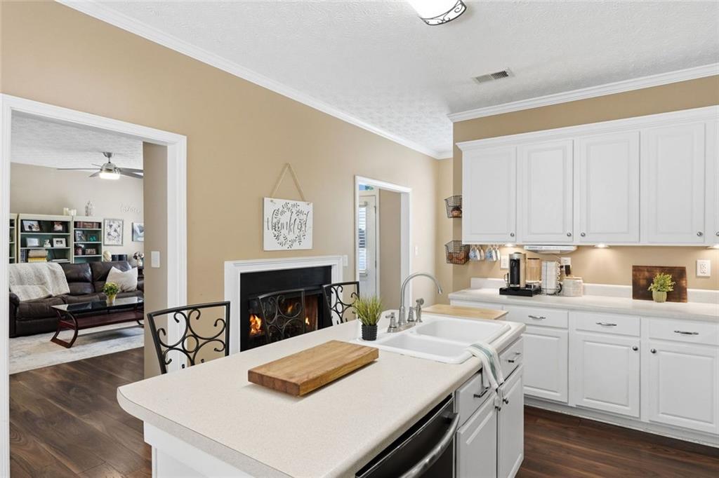 306 Chamberlyn Lane Property Photo 10