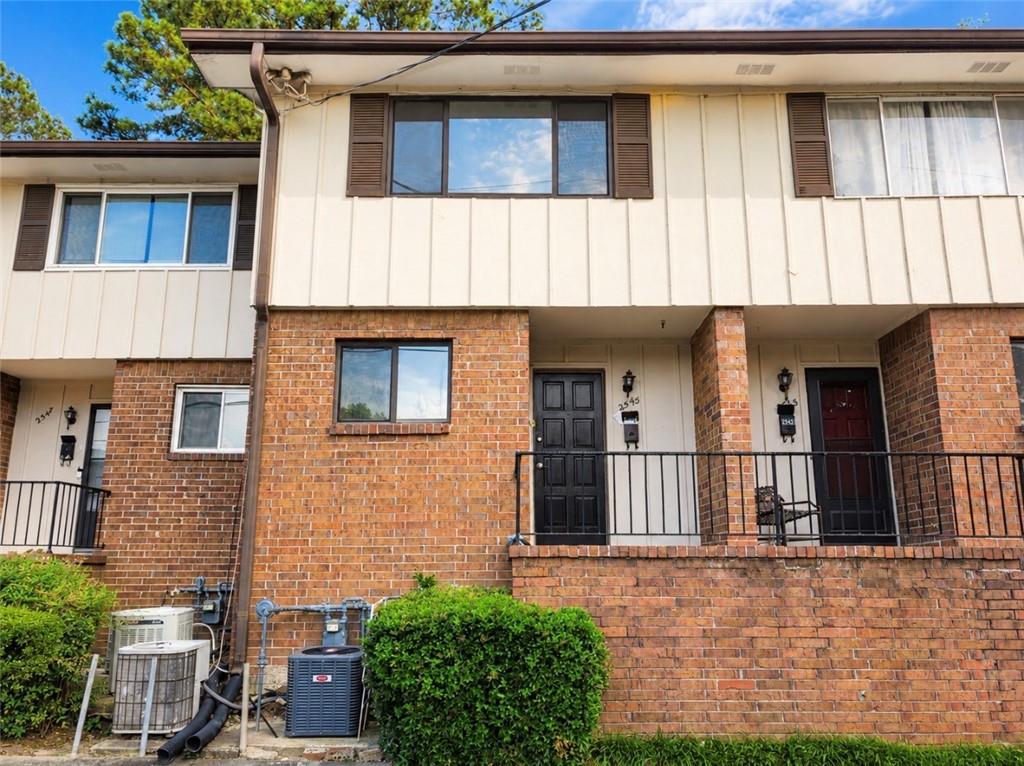 2545 Bradford Square Ne Property Photo 1