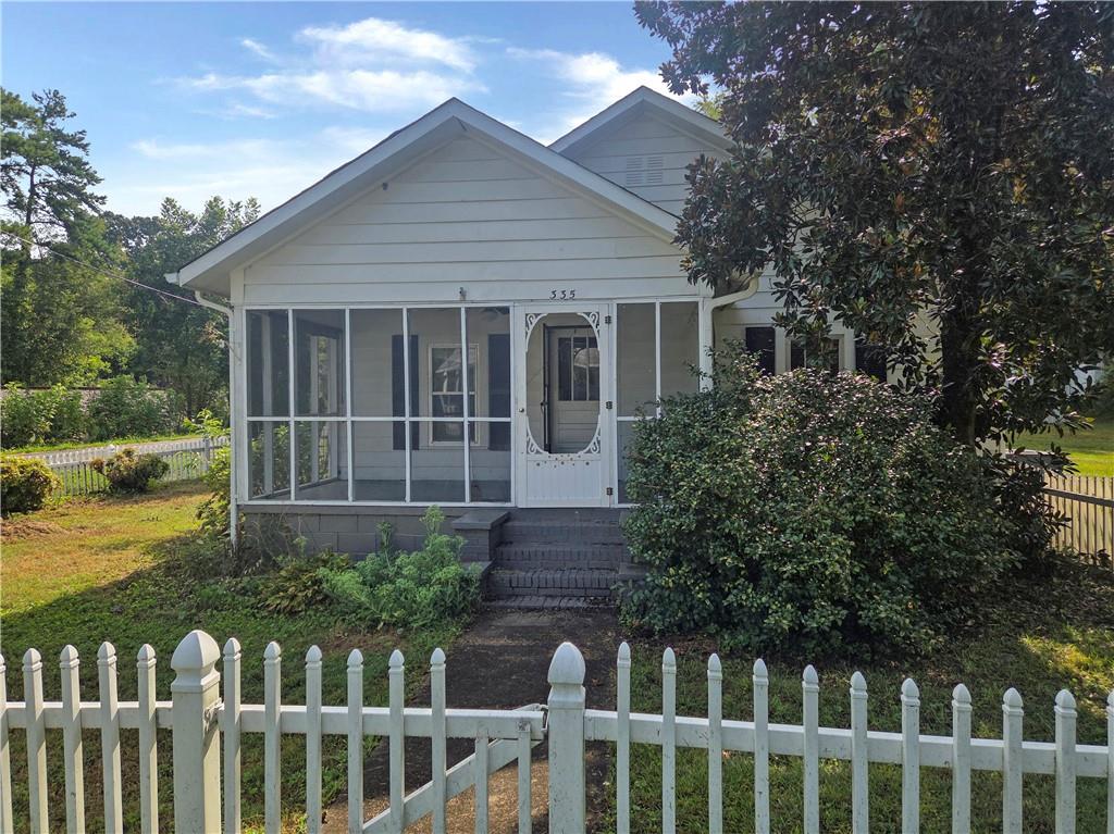 335 E Pine Street Property Photo 1