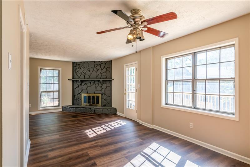 998 Ascot Court Property Photo 7