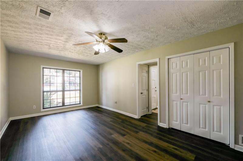 998 Ascot Court Property Photo 8