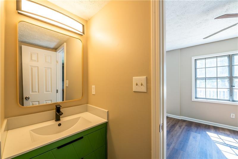 998 Ascot Court Property Photo 12