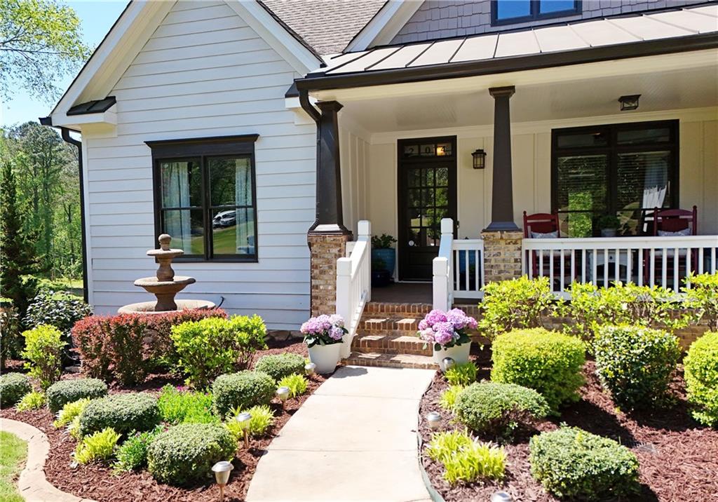 204 Lynn Lane Property Photo 2