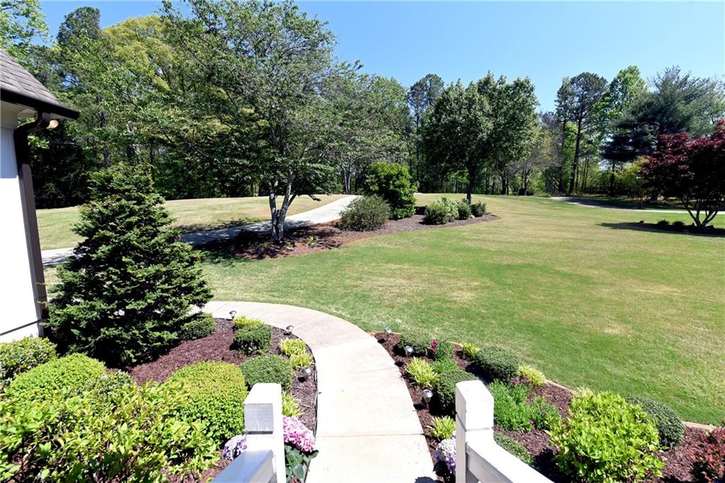 204 Lynn Lane Property Photo 8
