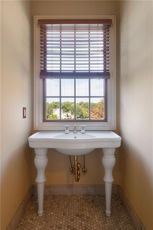 75 Rivercreek Crossing Property Photo 37