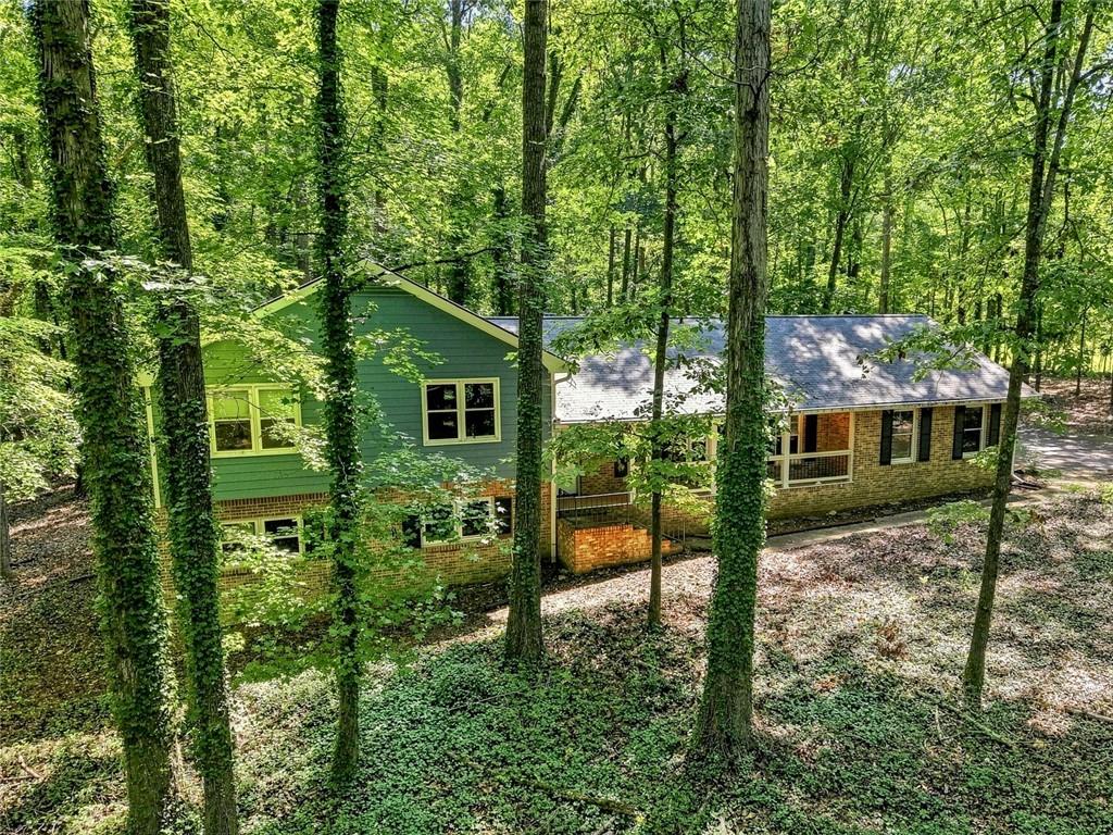 1050 Skyline Drive Property Photo 1