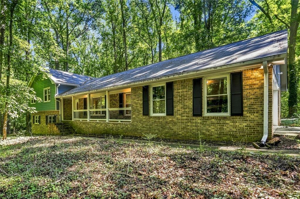 1050 Skyline Drive Property Photo 2