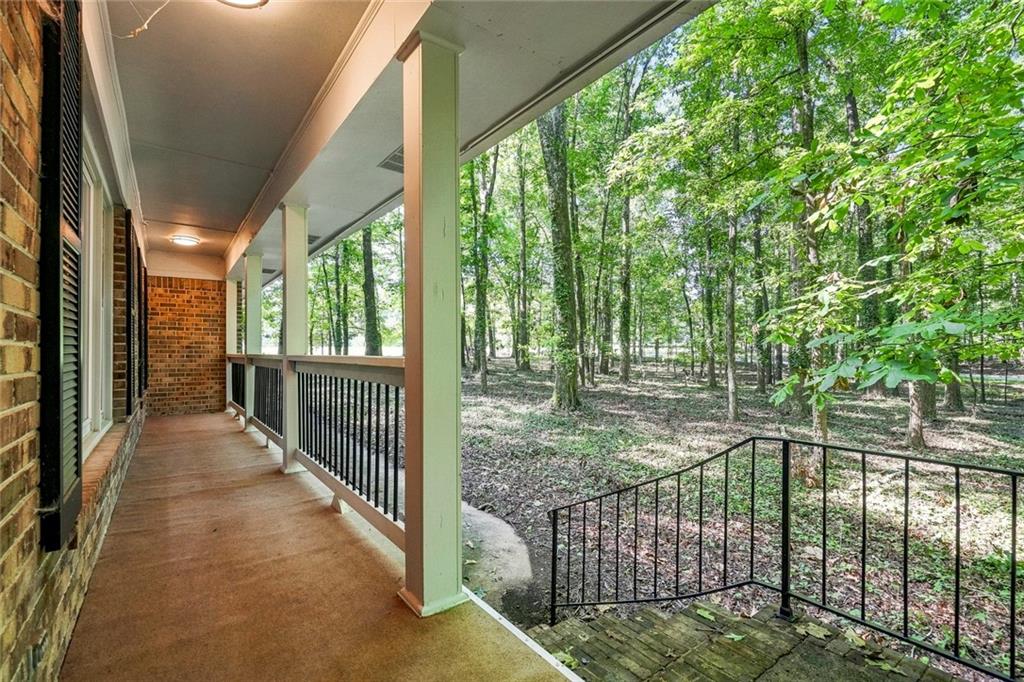1050 Skyline Drive Property Photo 4