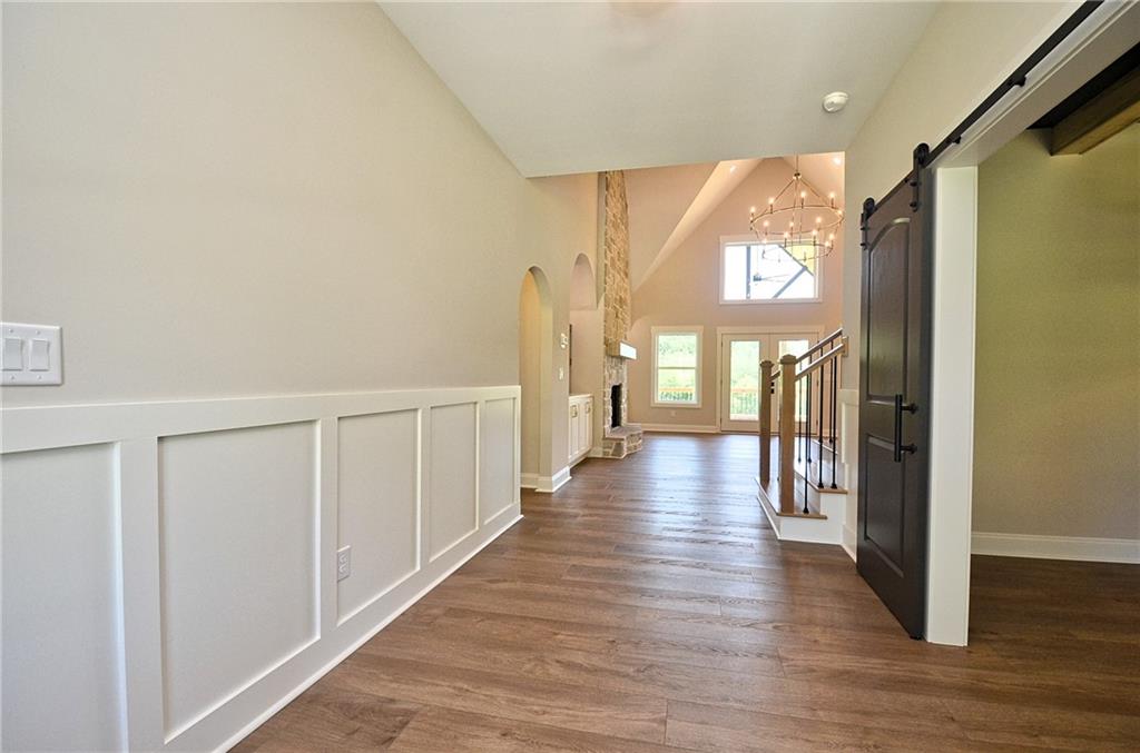 810 North Hampton Way Property Photo 5
