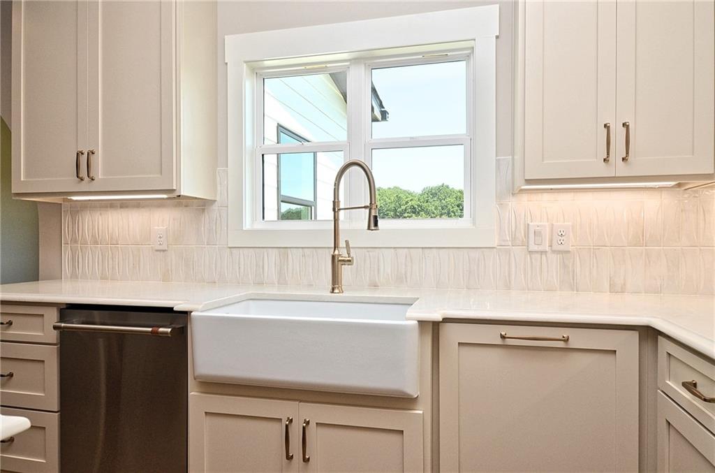 810 North Hampton Way Property Photo 22