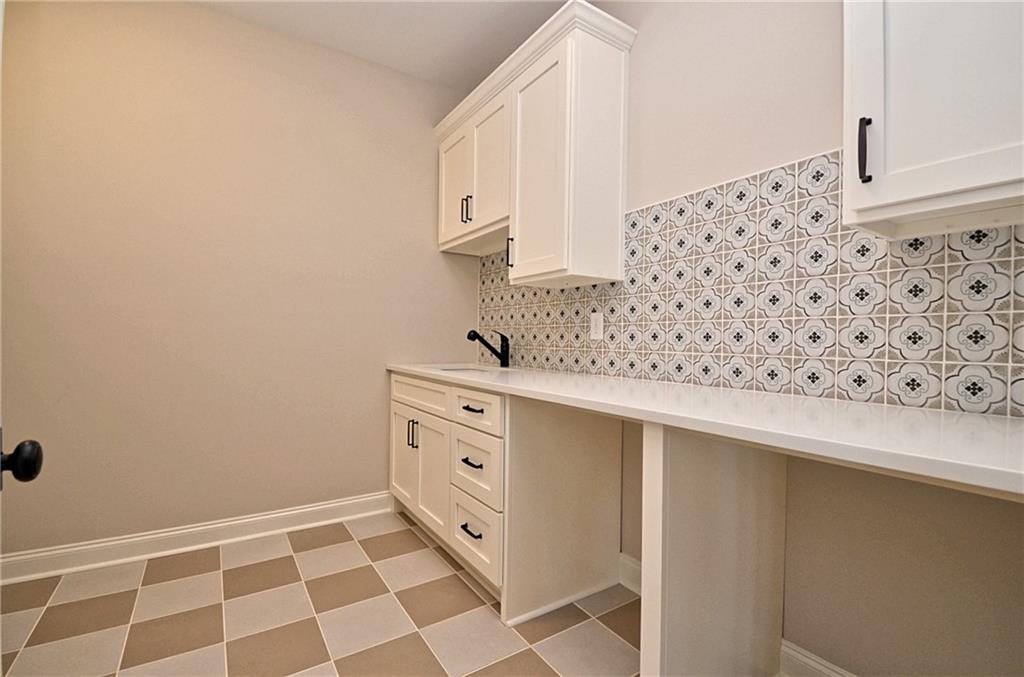 810 North Hampton Way Property Photo 26