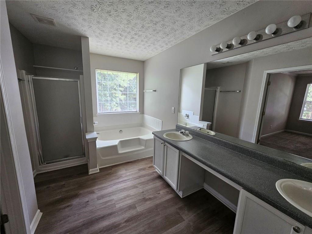 4493 Bridle Ridge Way Property Photo 6