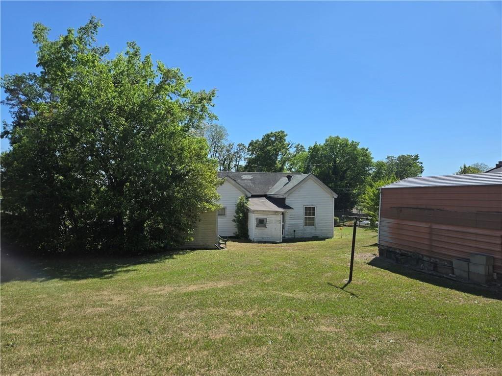 884 Cowan Property Photo 8