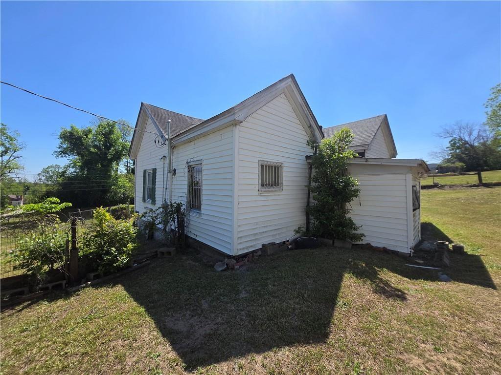 884 Cowan Property Photo 11