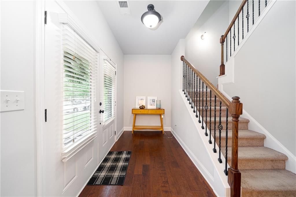 5543 Leaf Ridge Lane Property Photo 4