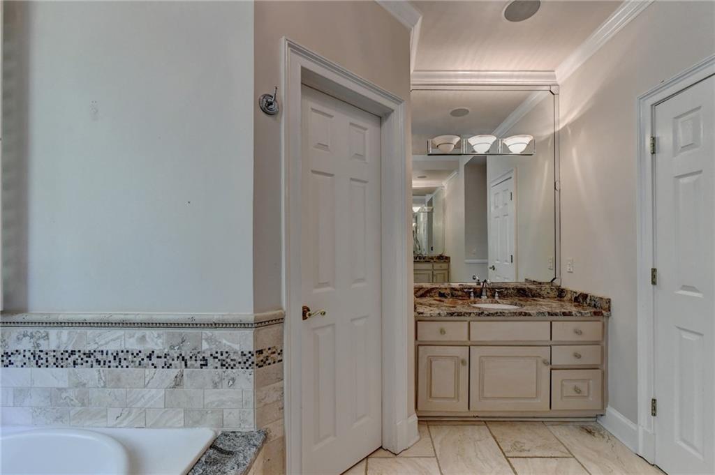 7735 Little Aston Way Property Photo 40